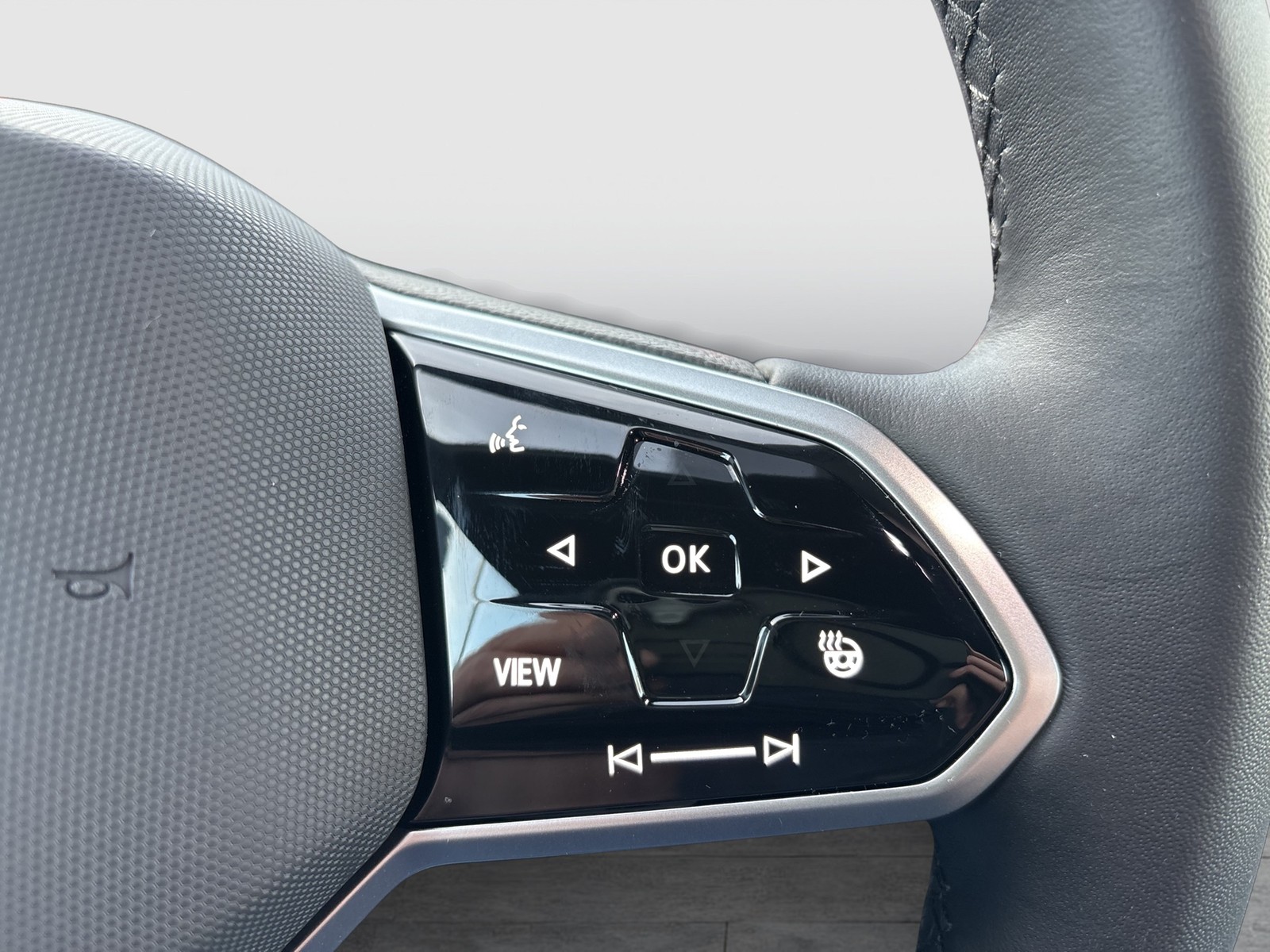 Volkswagen ID.7 Tourer PRO S WÄRMEPUMPE AHK 360°CAM LM19