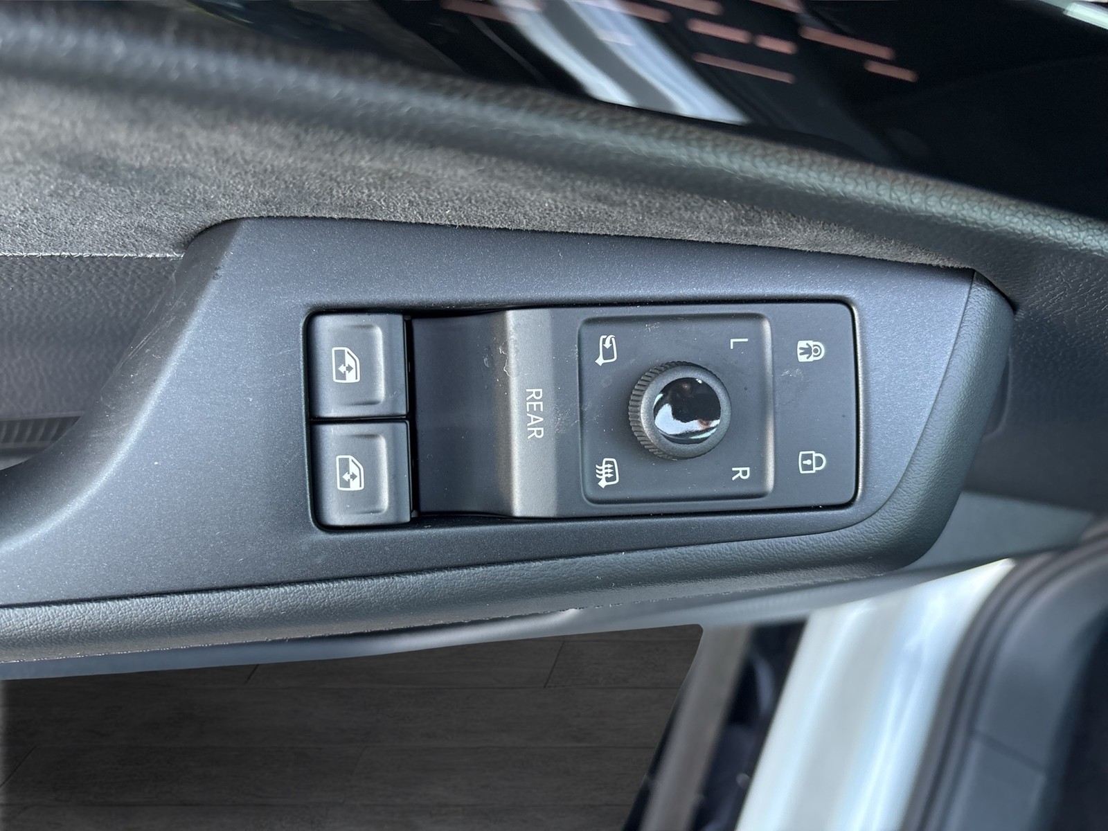 Volkswagen ID.7 Tourer PRO S WÄRMEPUMPE AHK 360°CAM LM19