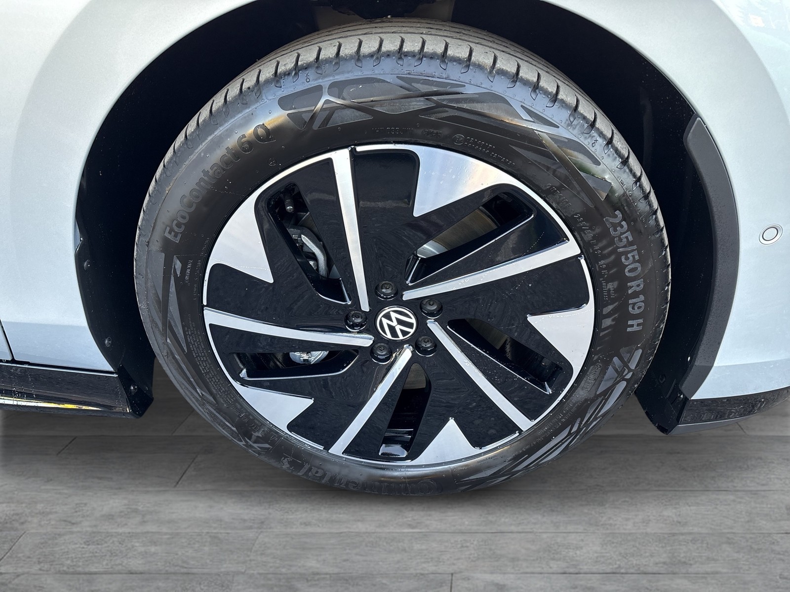 Volkswagen ID.7 Tourer PRO S WÄRMEPUMPE AHK 360°CAM LM19