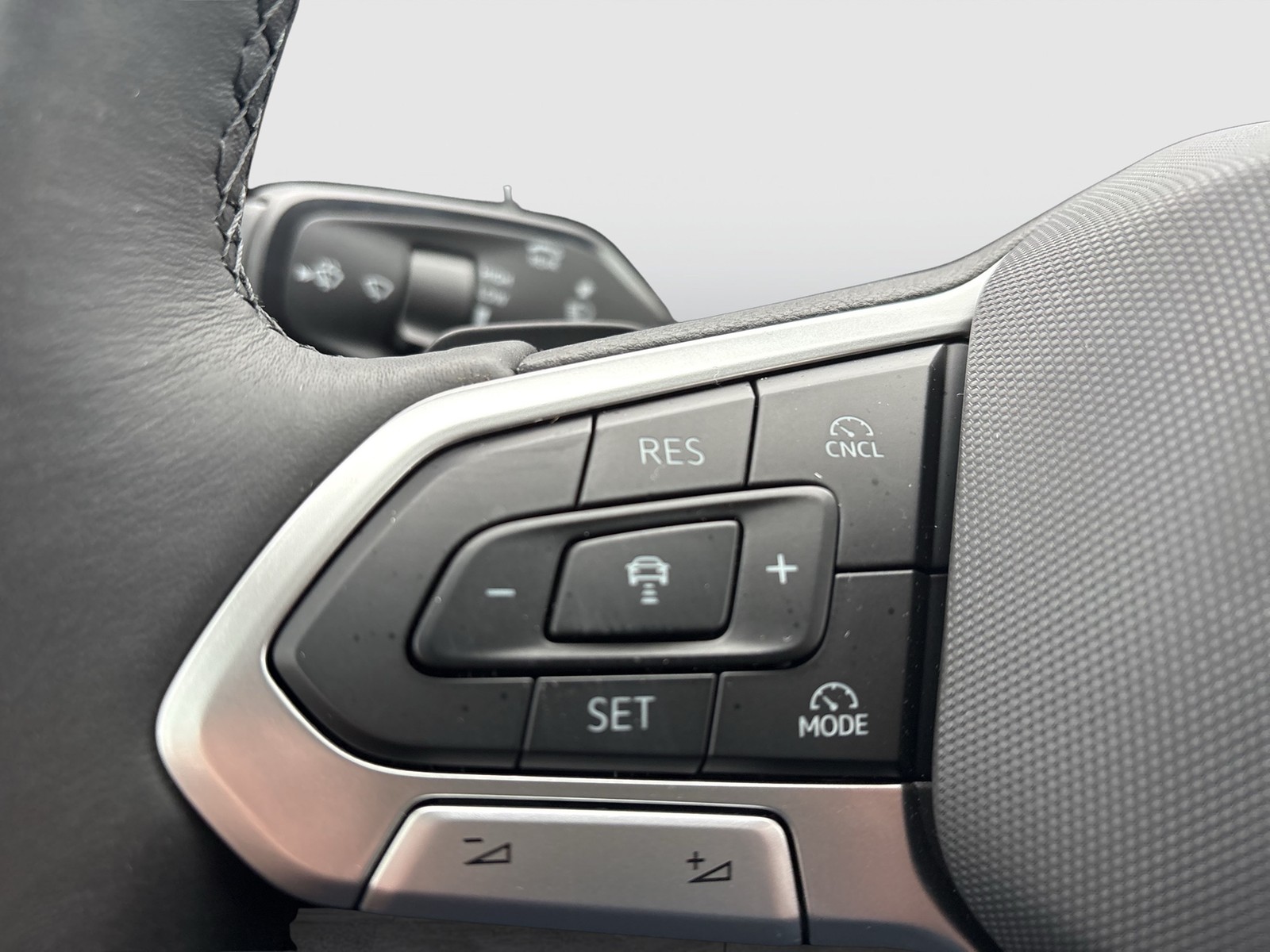 Volkswagen Tiguan 1.5 HYBRID LIFE NEUES MODELL CAM ACC LM18