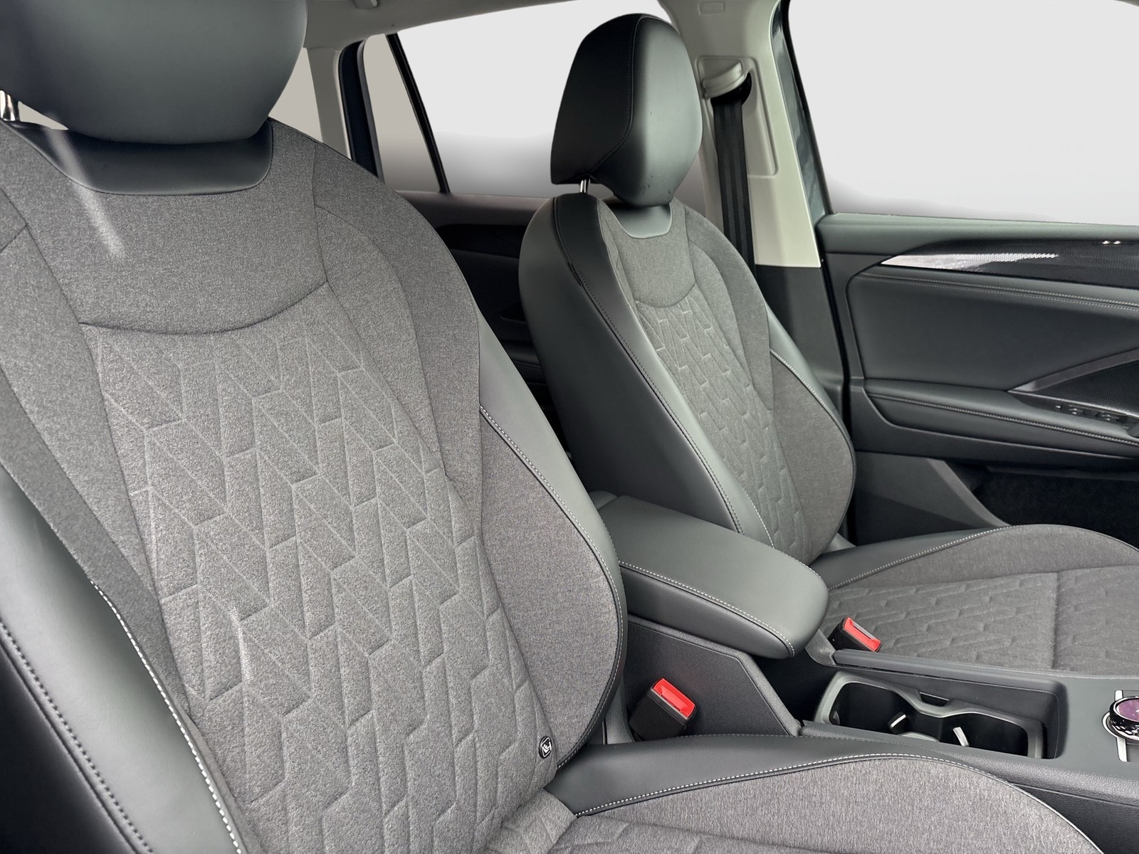 Volkswagen Tiguan 1.5 HYBRID LIFE NEUES MODELL CAM ACC LM18