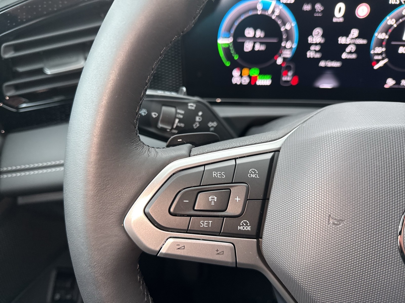 Volkswagen Tiguan 1.5 HYBRID LIFE CAM ACC LM18 CARPLAY