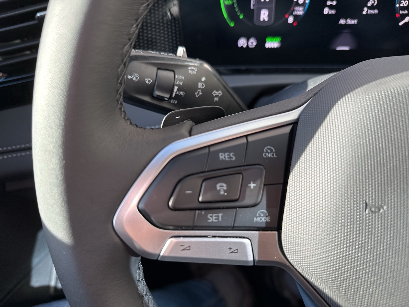 Volkswagen Tiguan 1.5 HYBRID LIFE CAM ACC LM18 CARPLAY