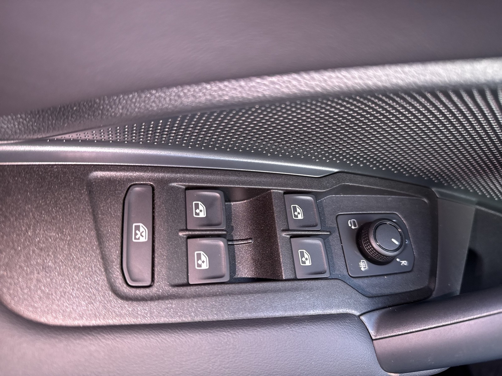 Volkswagen Tiguan 1.5 HYBRID LIFE CAM ACC LM18 CARPLAY