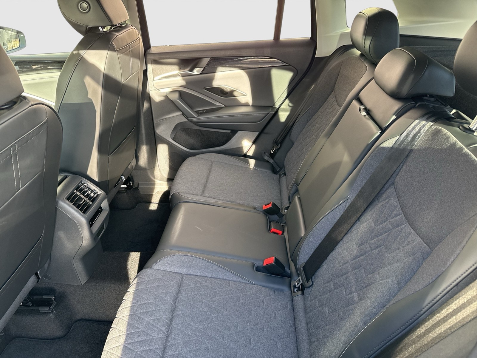 Volkswagen Tiguan 1.5 HYBRID LIFE CAM ACC LM18 CARPLAY