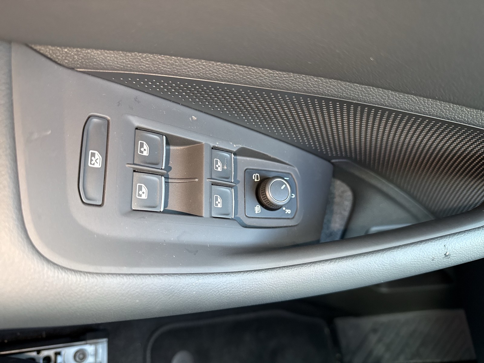 Volkswagen Passat Variant 1.5 HYBRID ELEGANCE NEUES MODELL CAM