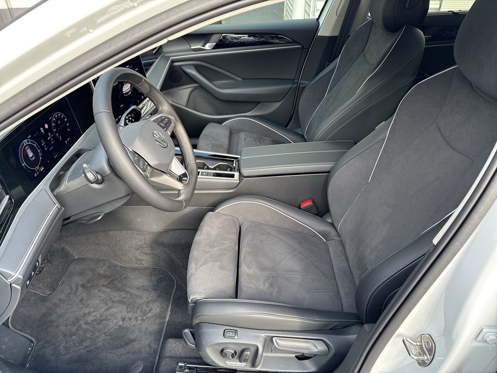 Volkswagen Passat Variant 1.5 HYBRID ELEGANCE NEUES MODELL CAM