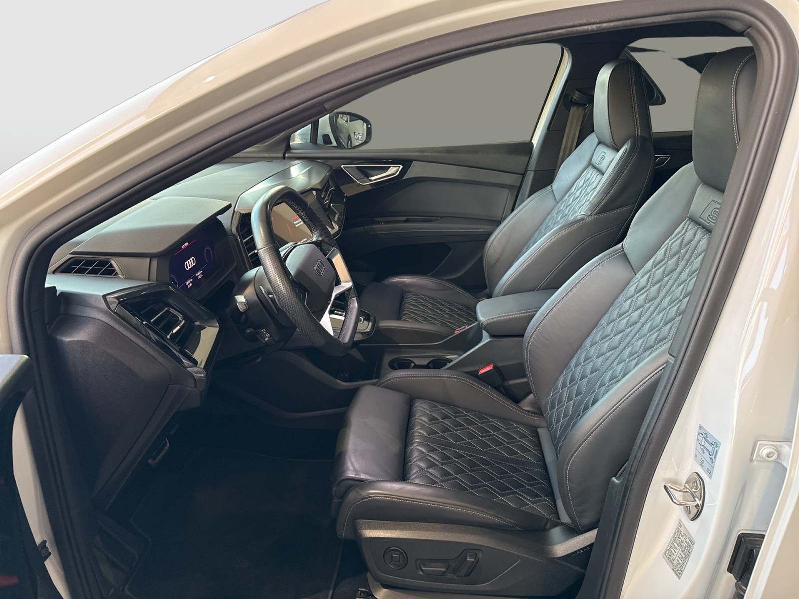 Audi Q4 e-tron 50 Qu. S LINE WÄRMEPUMPE PANO LEDER