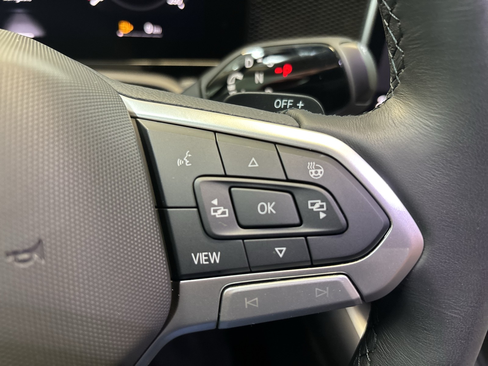 Volkswagen Passat Variant 1.5 eTSI NEUES MODELL AHK CAM ACC