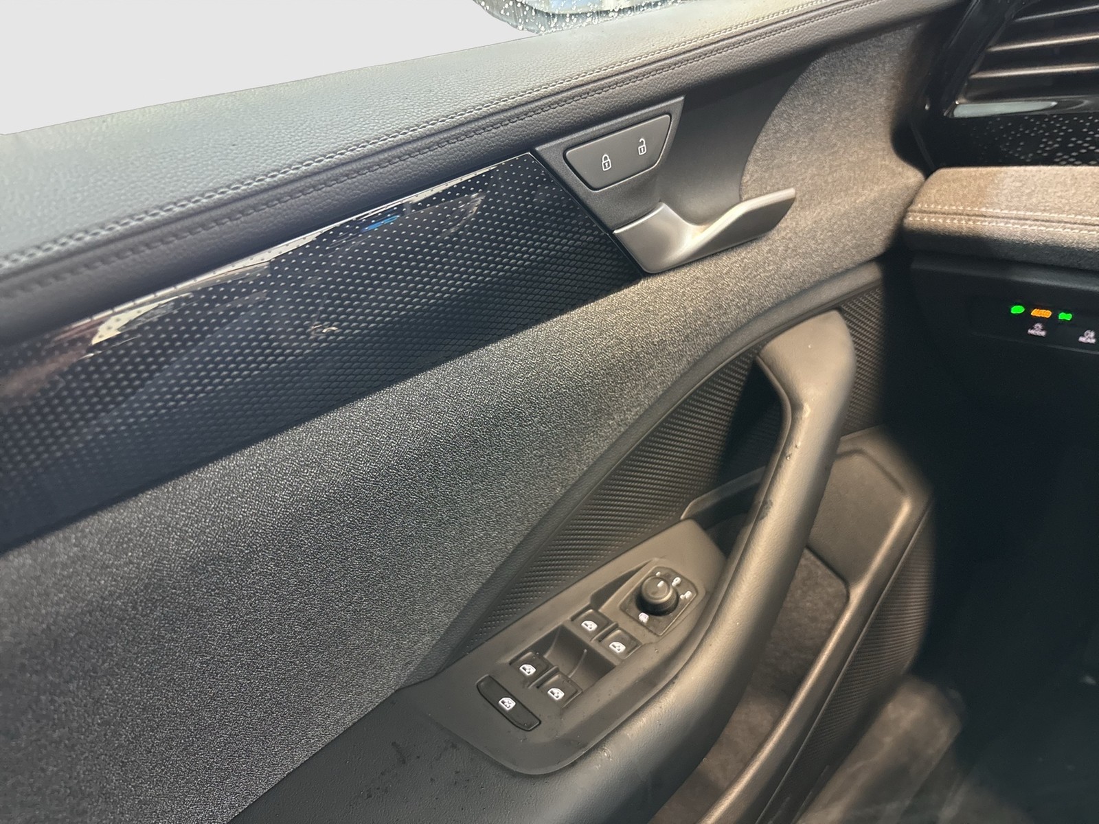 Volkswagen Passat Variant 1.5 eTSI NEUES MODELL AHK CAM ACC