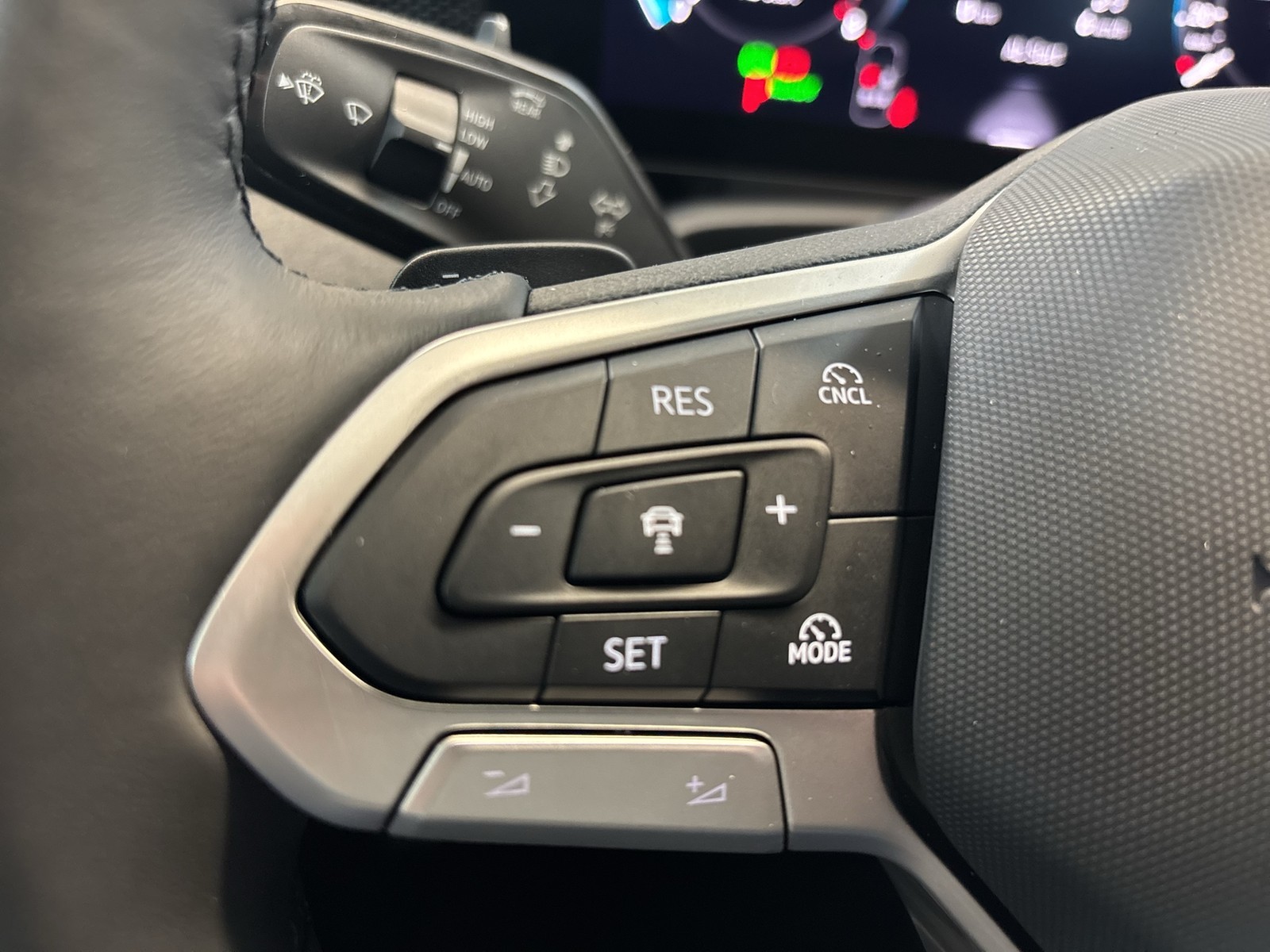 Volkswagen Passat Variant 1.5 eTSI NEUES MODELL AHK CAM ACC