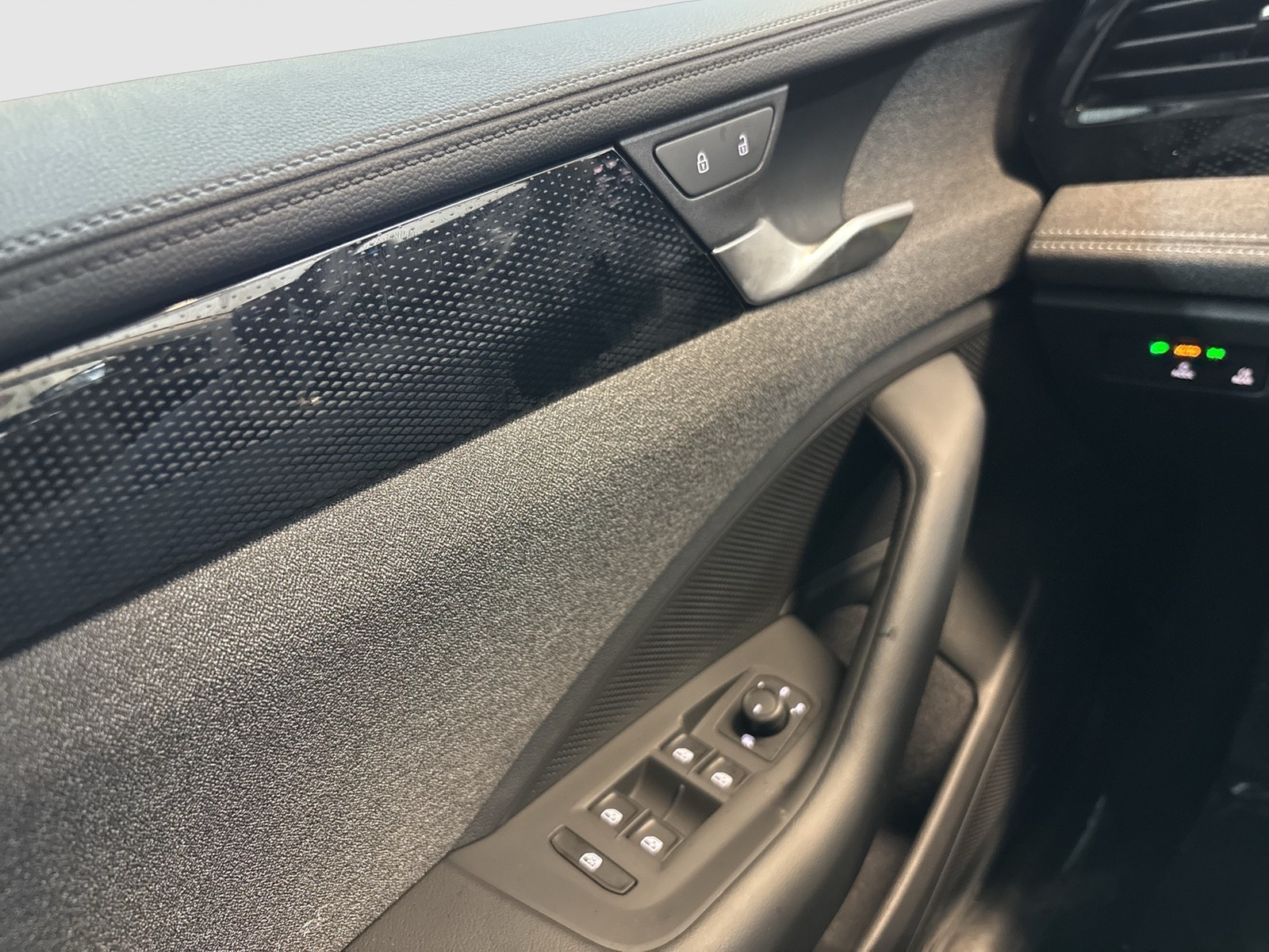 Volkswagen Passat Variant 1.5 eTSI NEUES MODELL AHK CAM ACC