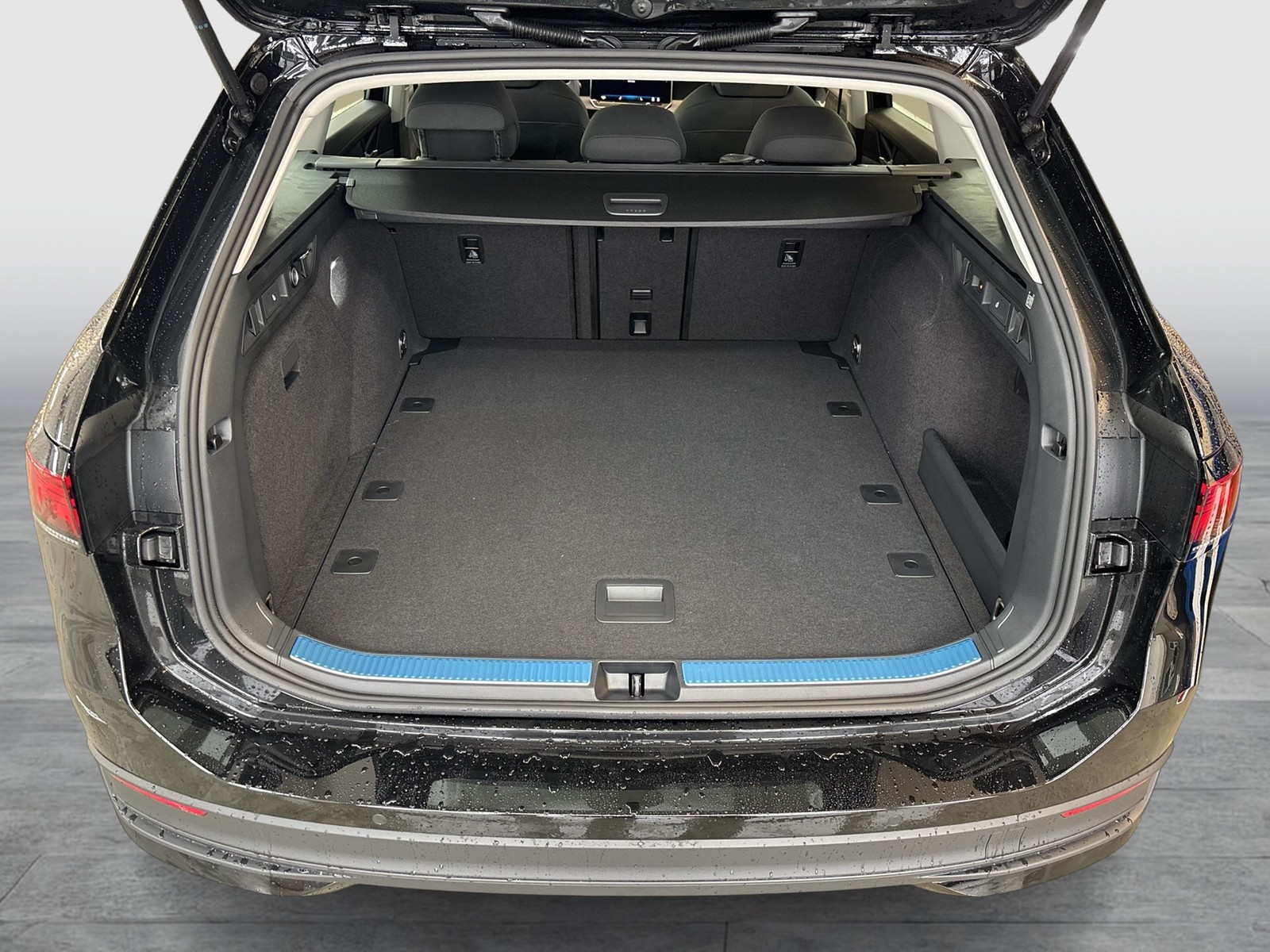 Volkswagen Passat Variant 1.5 eTSI NEUES MODELL AHK CAM ACC