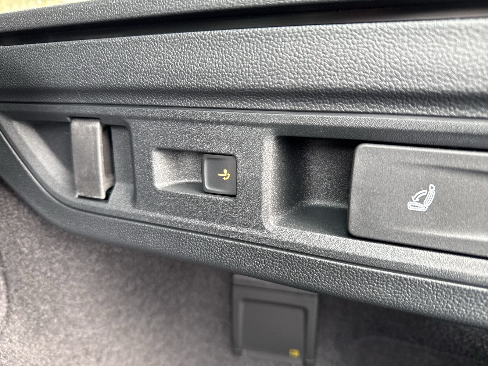 Volkswagen Passat Variant 1.5 eTSI AHK CAM ACC CARPLAY