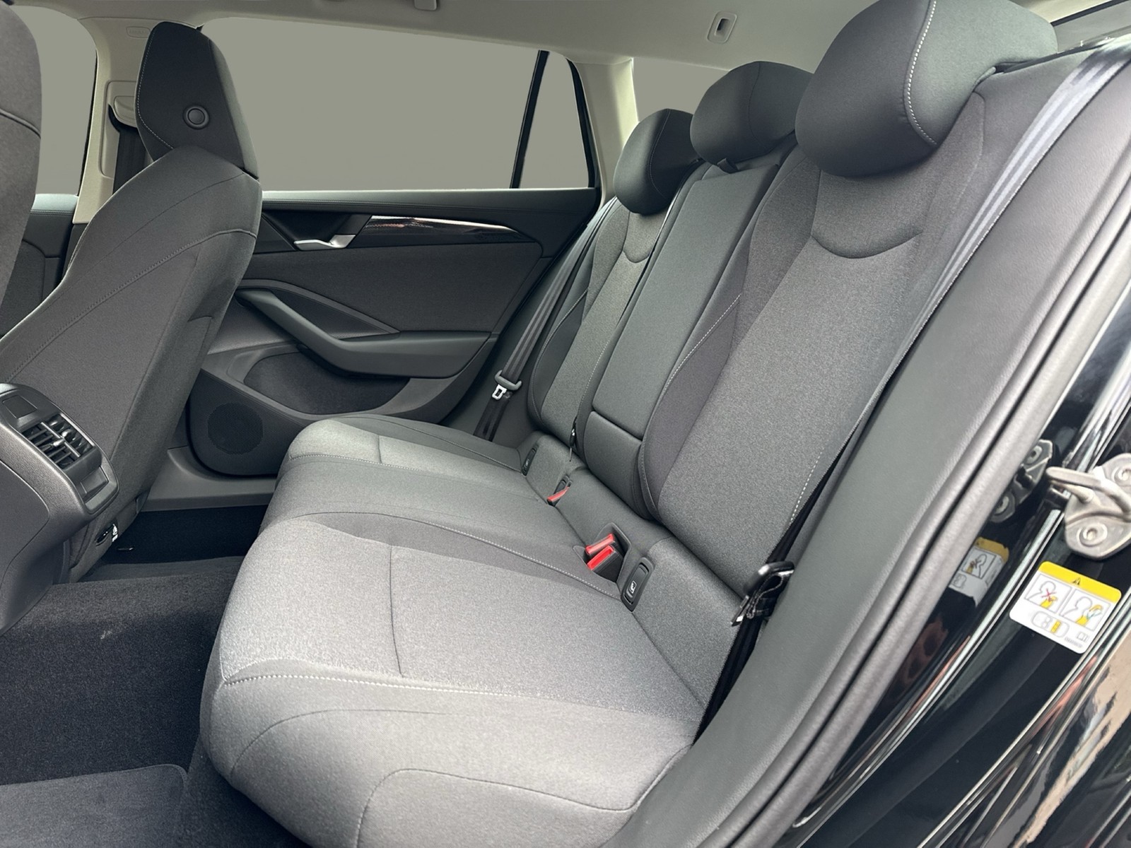 Volkswagen Passat Variant 1.5 eTSI AHK CAM ACC CARPLAY