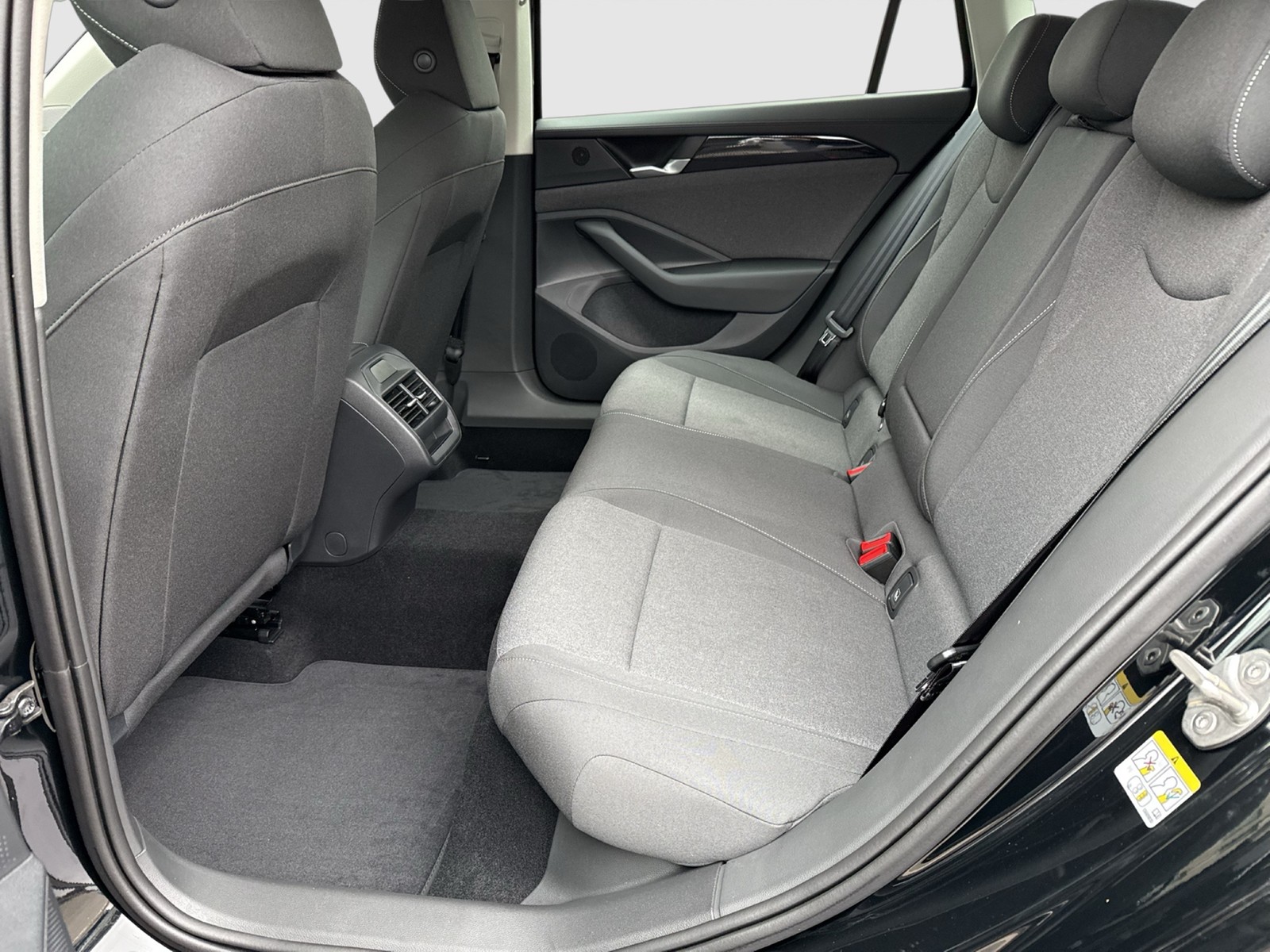 Volkswagen Passat Variant 1.5 eTSI AHK CAM ACC CARPLAY