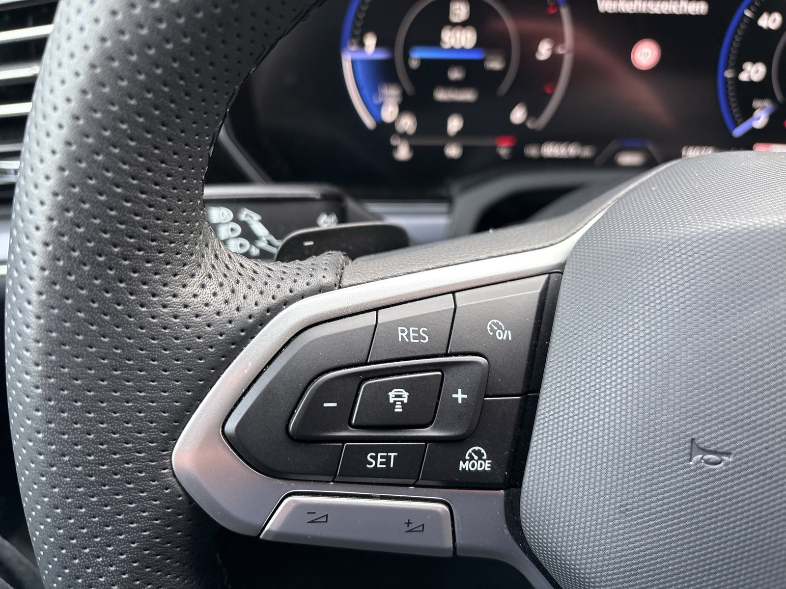 Volkswagen Touareg V6 R-LINE AHK CAM ACC HEAD-UP