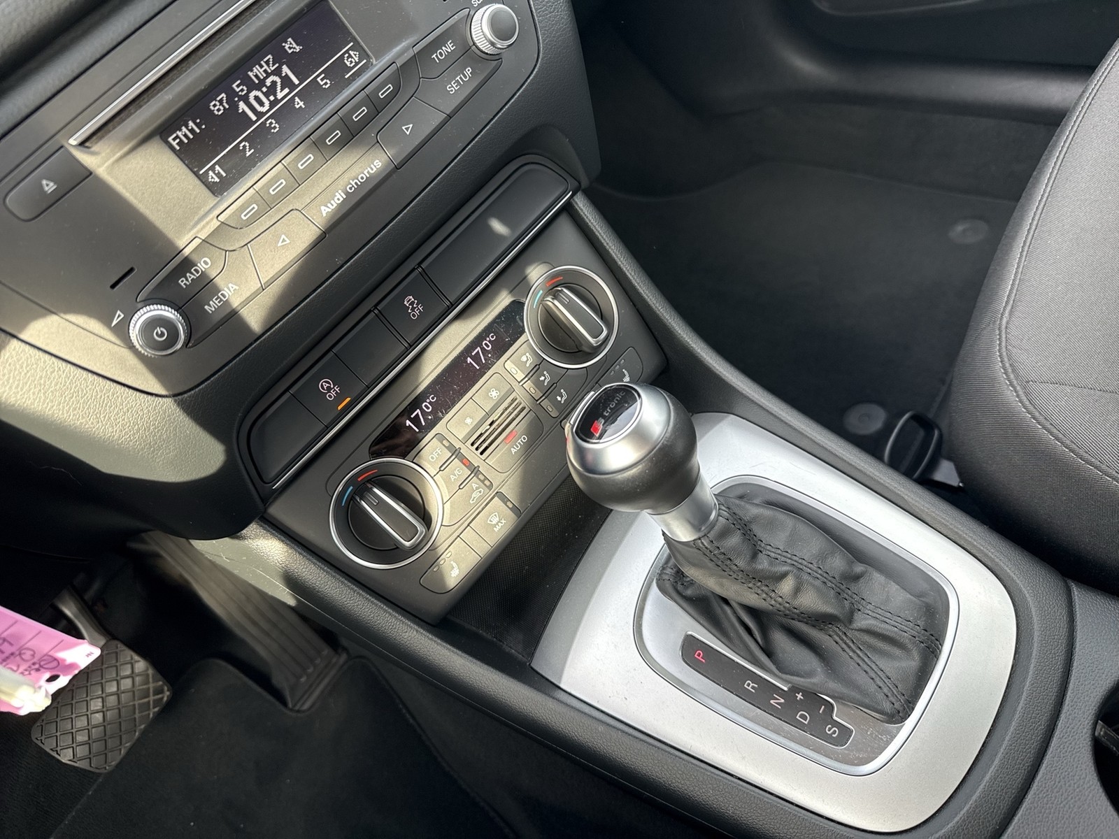 Audi Q3 XENON SITZHEIZUNG ALU TEMPOMAT EINPARKHILFE
