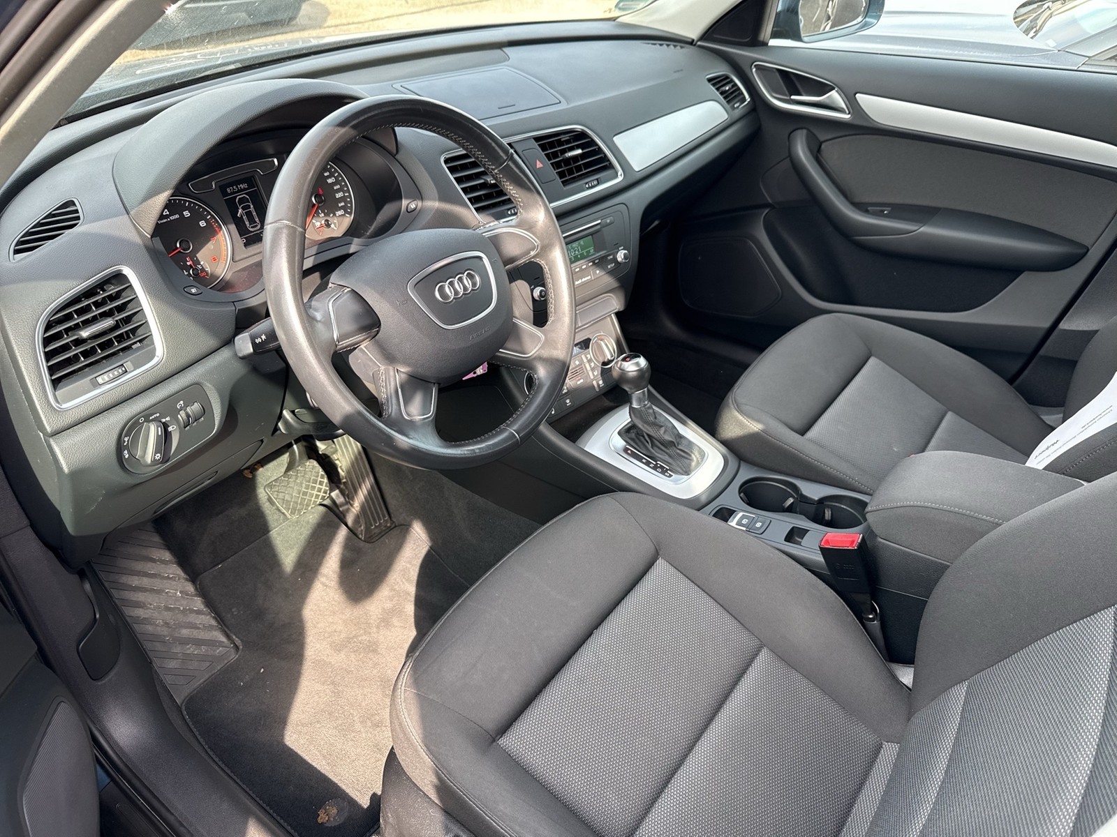 Audi Q3 XENON SITZHEIZUNG ALU TEMPOMAT EINPARKHILFE