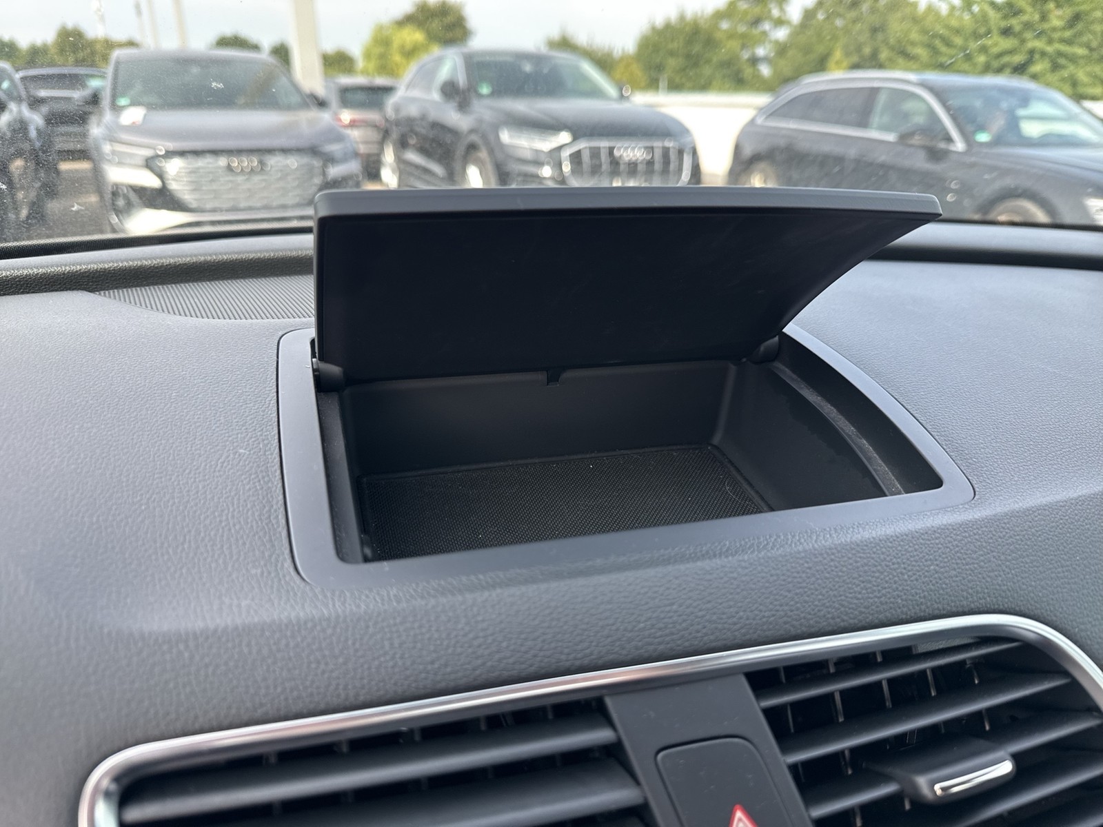 Audi Q3 XENON SITZHEIZUNG ALU TEMPOMAT EINPARKHILFE