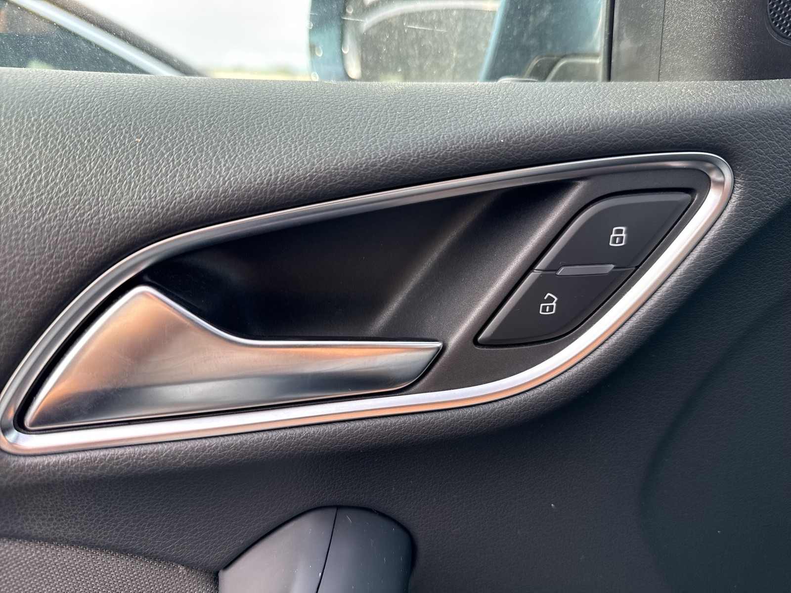 Audi Q3 XENON SITZHEIZUNG ALU TEMPOMAT EINPARKHILFE