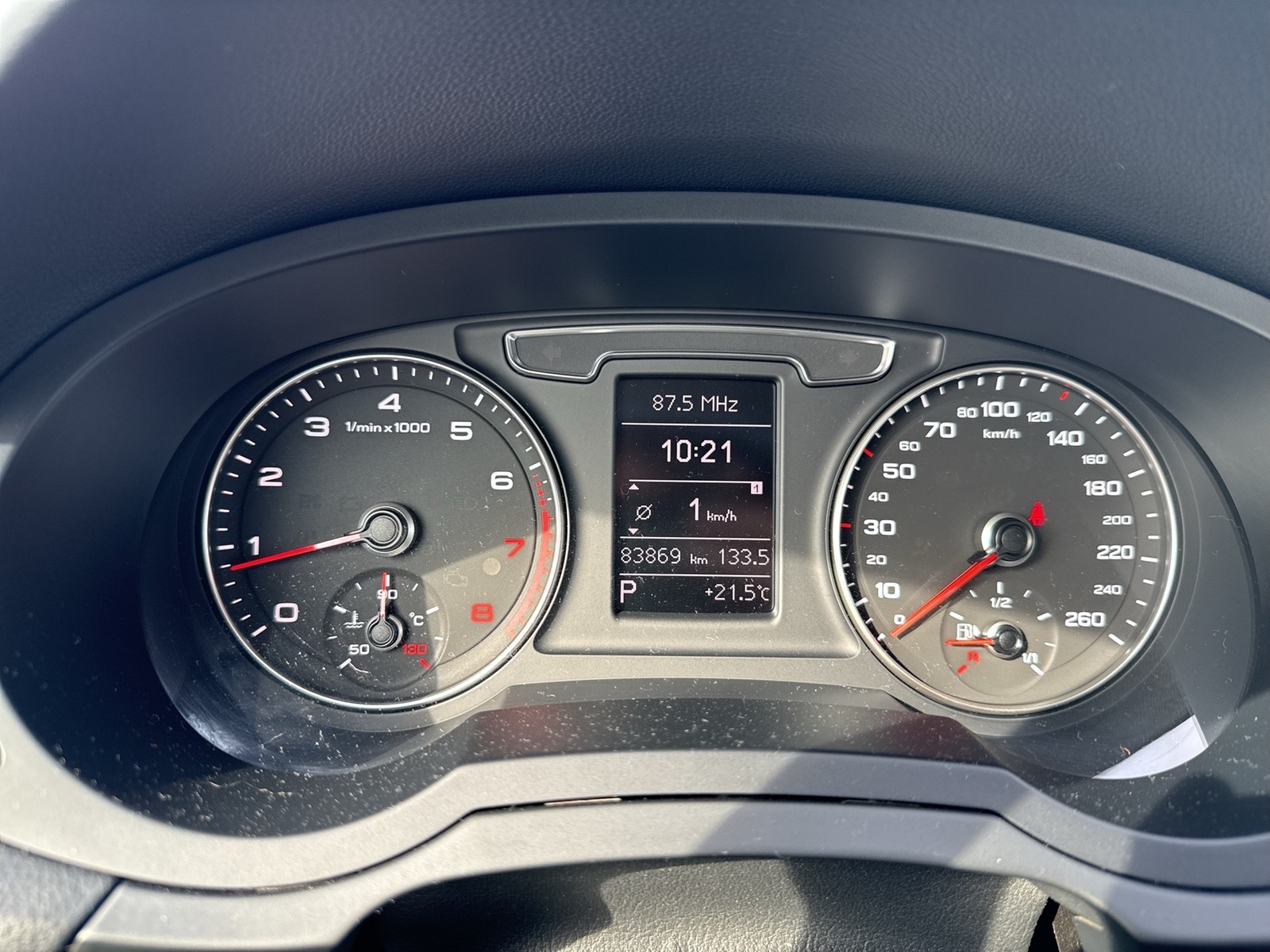 Audi Q3 XENON SITZHEIZUNG ALU TEMPOMAT EINPARKHILFE