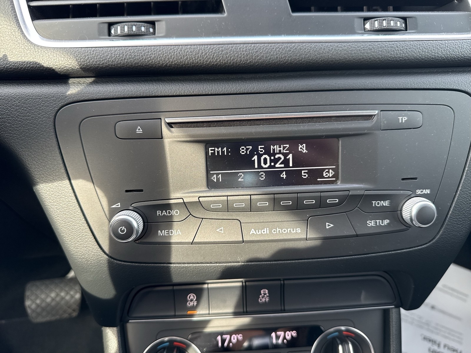 Audi Q3 XENON SITZHEIZUNG ALU TEMPOMAT EINPARKHILFE