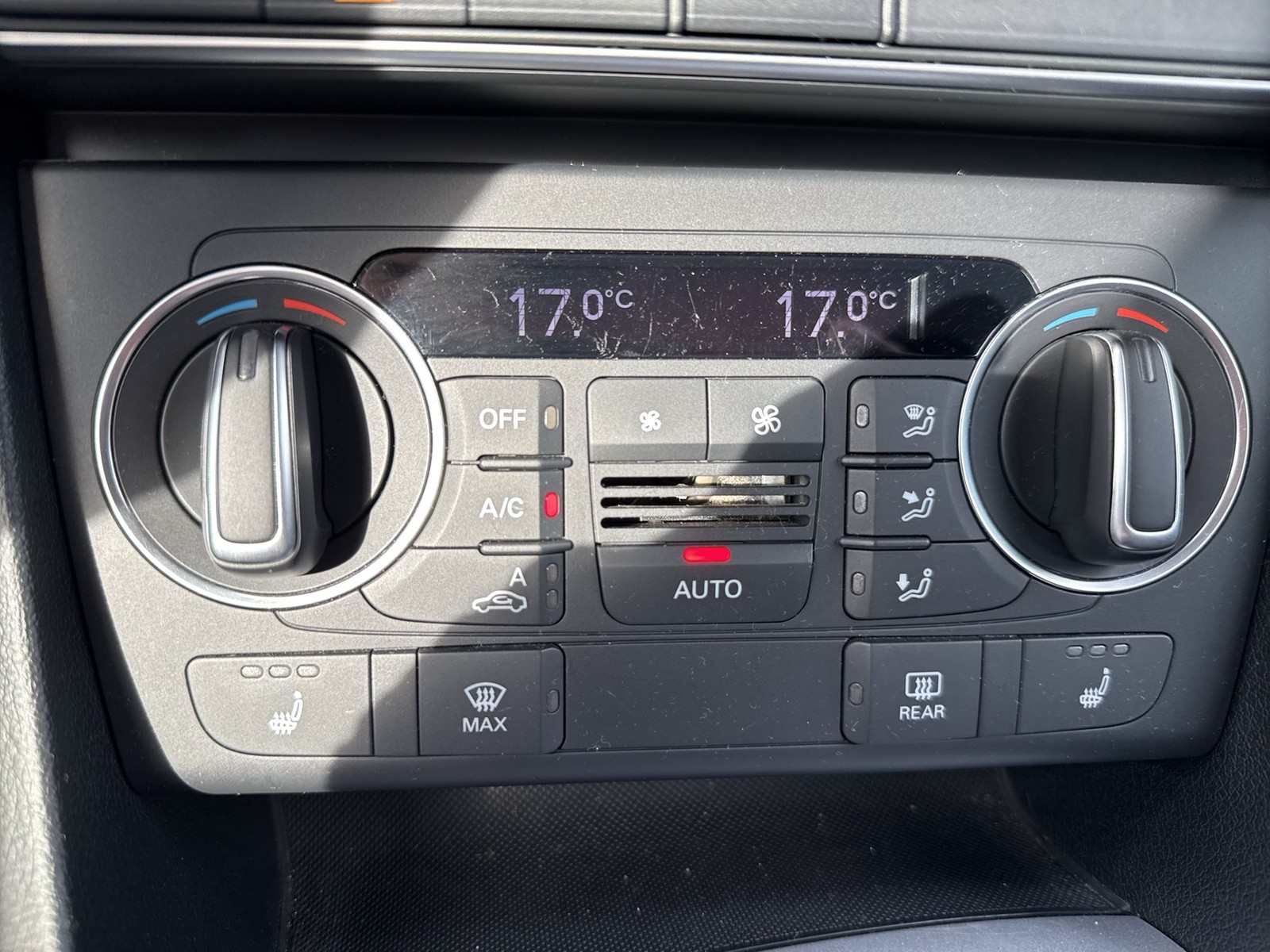 Audi Q3 XENON SITZHEIZUNG ALU TEMPOMAT EINPARKHILFE