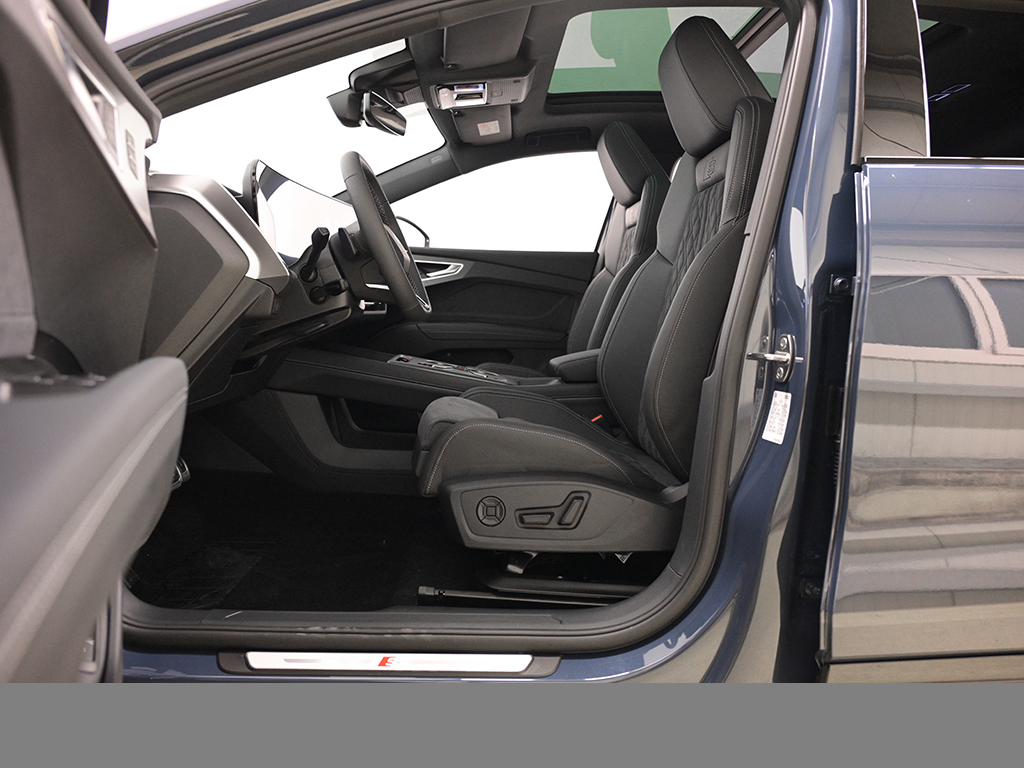 Audi Q4 Sportback e-tron quattro AHK PANO TECH PRO
