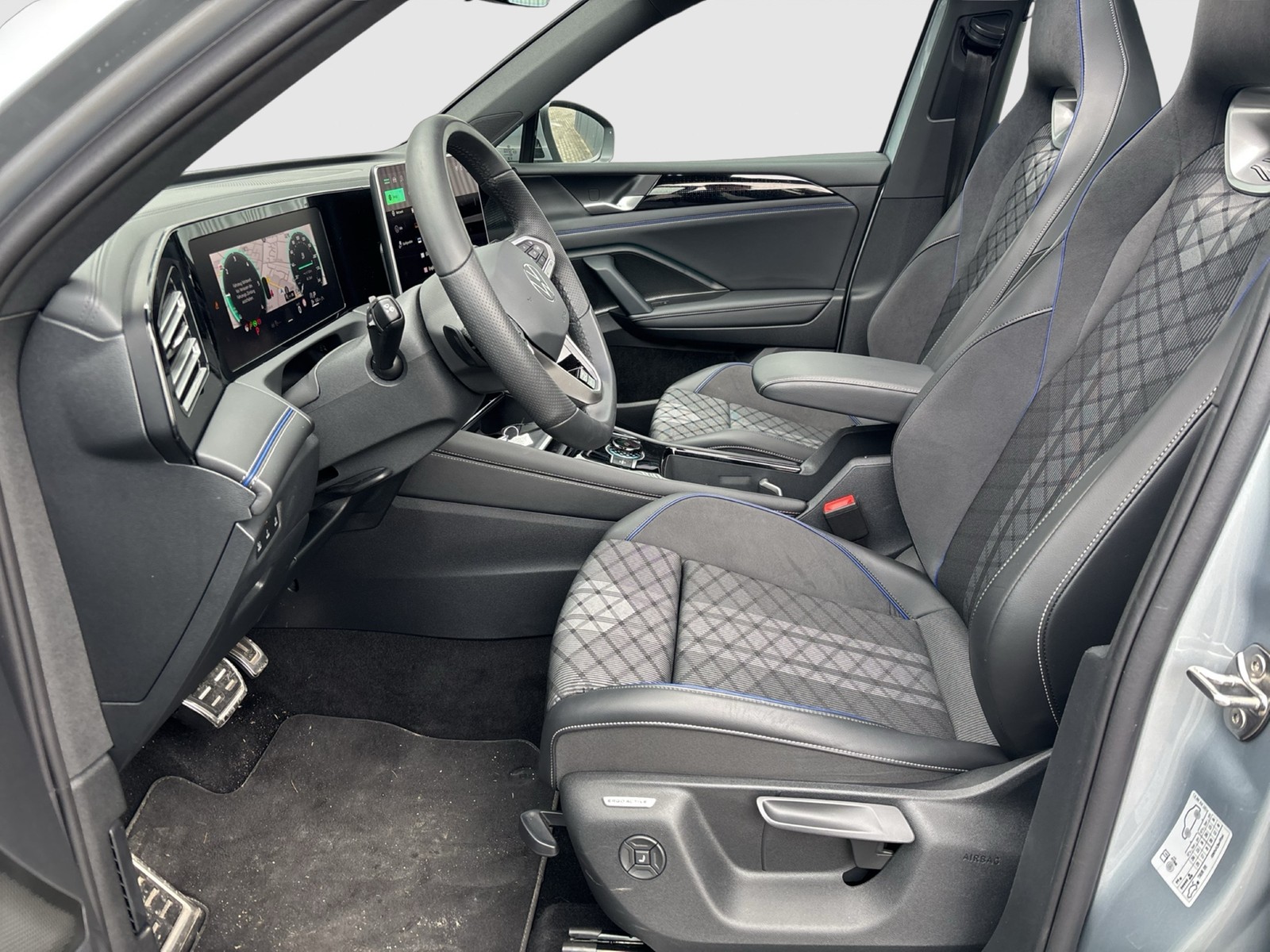 Volkswagen Tiguan 2.0 R-LINE PANO CAM ACC LM20 NAVI