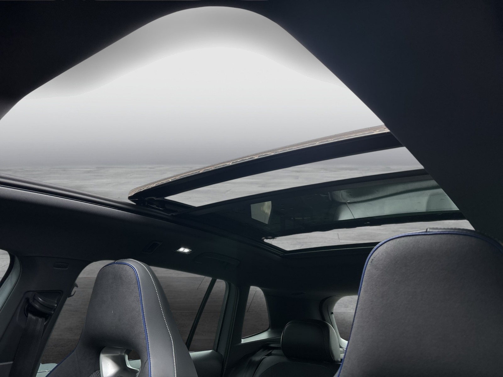 Volkswagen Tiguan 2.0 R-LINE PANO CAM ACC LM20 NAVI