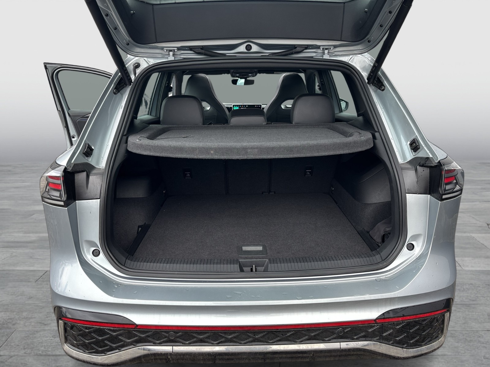 Volkswagen Tiguan 2.0 R-LINE PANO CAM ACC LM20 NAVI