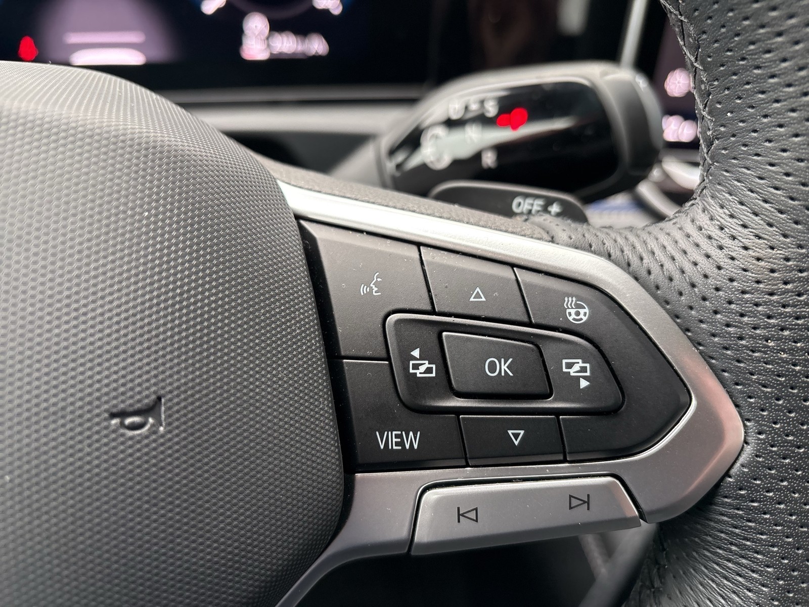 Volkswagen Tiguan 2.0 R-LINE PANO CAM ACC LM20 NAVI