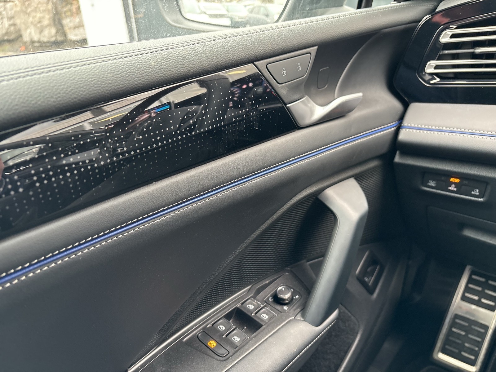 Volkswagen Tiguan 2.0 R-LINE PANO CAM ACC LM20 NAVI