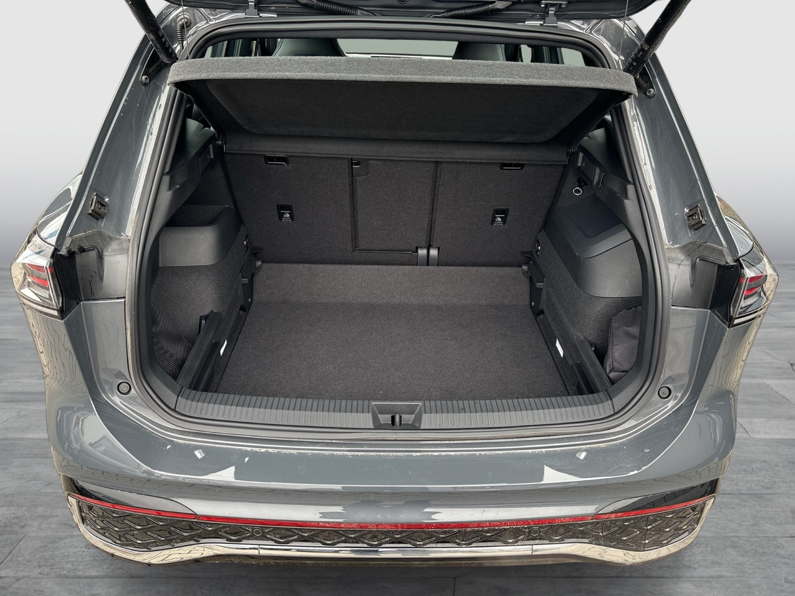 Volkswagen Tiguan 2.0 R-LINE PANO CAM ACC LM20 NAVI