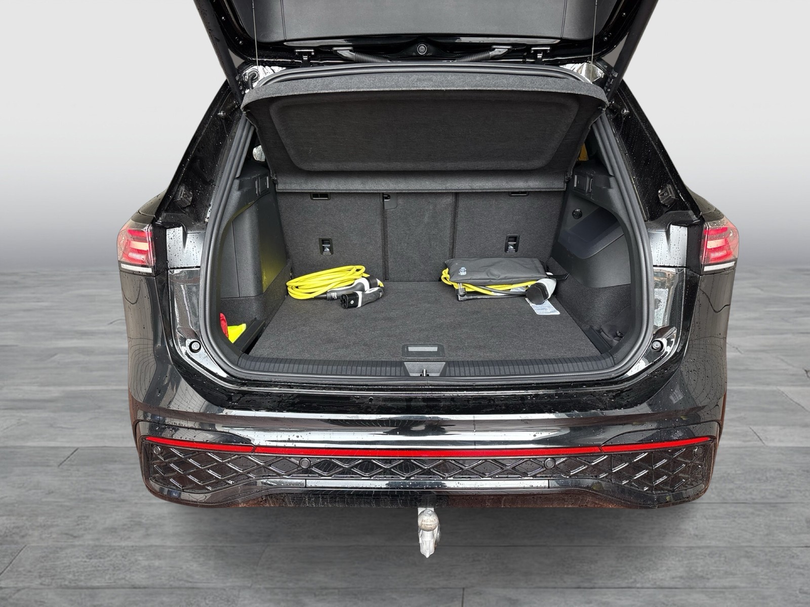 Volkswagen Tiguan 1.5 HYBRID R-LINE LEDER AHK 360CAM LM20