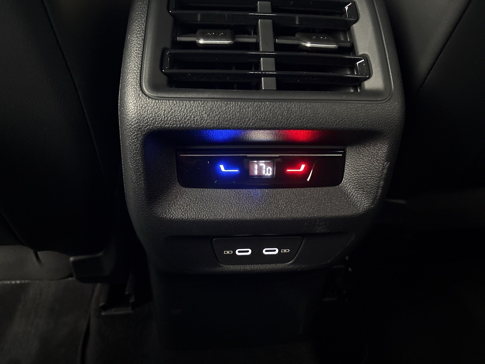 Volkswagen Tiguan 1.5 HYBRID R-LINE LEDER AHK 360CAM LM20