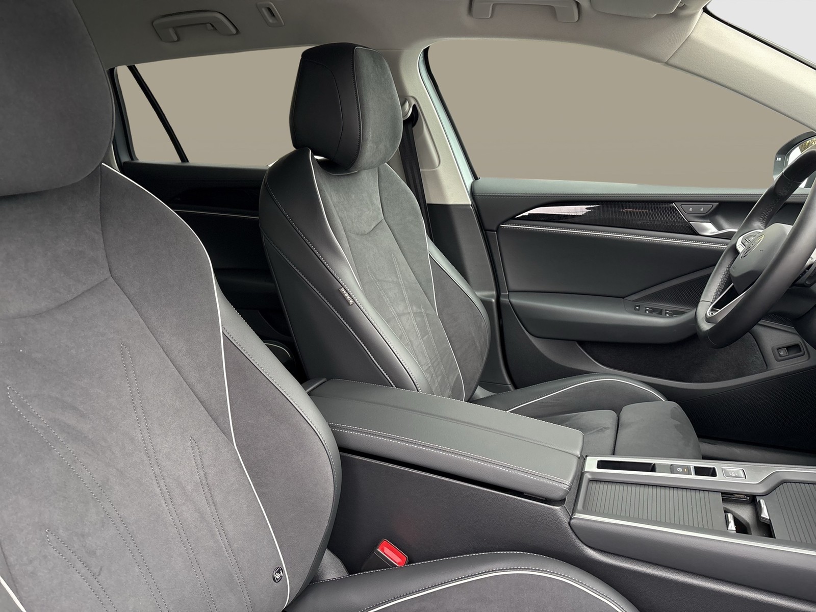 Volkswagen Passat Variant 1.5 HYBRID BUSINESS NEUES MODELL AHK