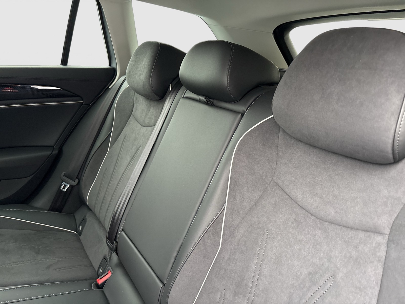 Volkswagen Passat Variant 1.5 HYBRID BUSINESS NEUES MODELL AHK