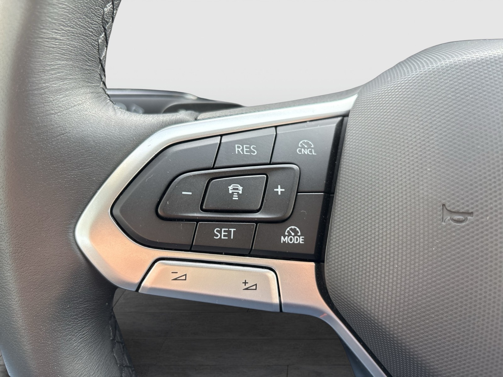 Volkswagen Golf VIII 1.5 eTSI LIFE FACELIFT ACC CARPLAY ALU