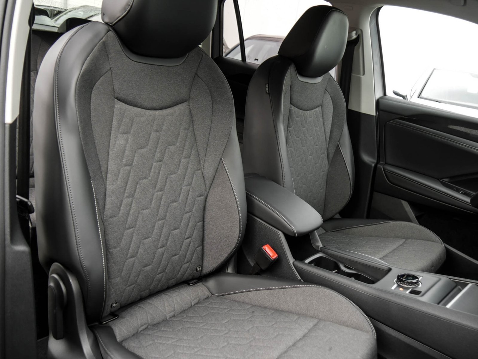 Volkswagen Tiguan 1.5 eTSI LIFE NEUESMODELL CAM ACC EKLAPPE