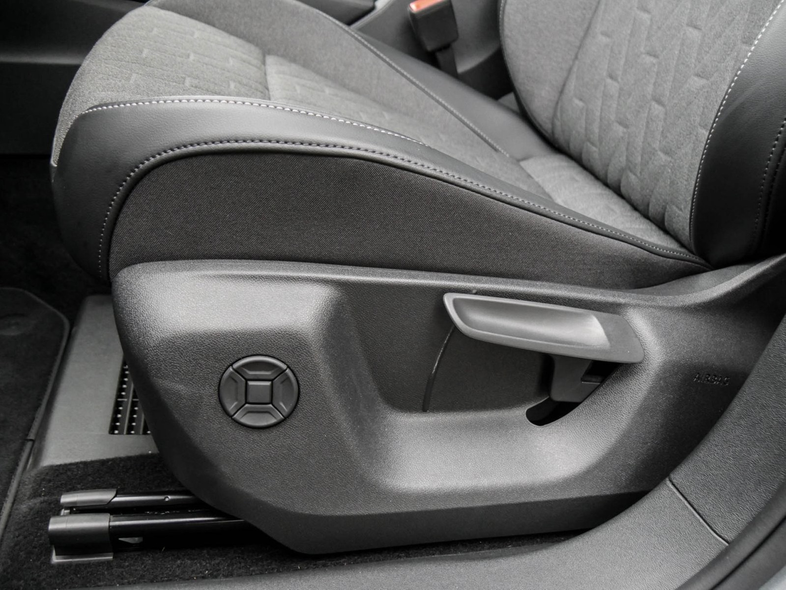 Volkswagen Tiguan 1.5 eTSI LIFE NEUESMODELL CAM ACC EKLAPPE