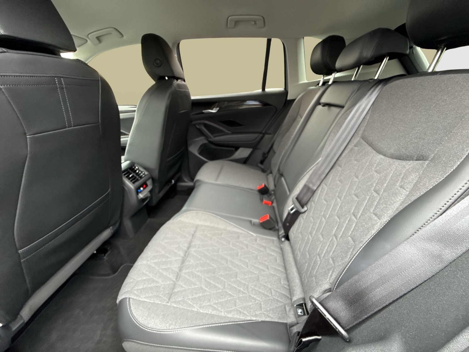 Volkswagen Tiguan 1.5 eTSI LIFE NEUESMODELL CAM ACC EKLAPPE