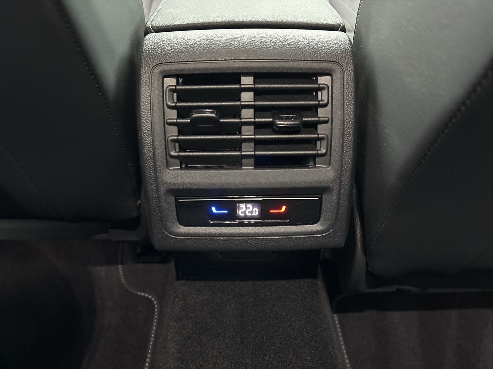 Volkswagen Golf VIII 2.0 GOAL FACELIFT HARMAN KARDON CAM