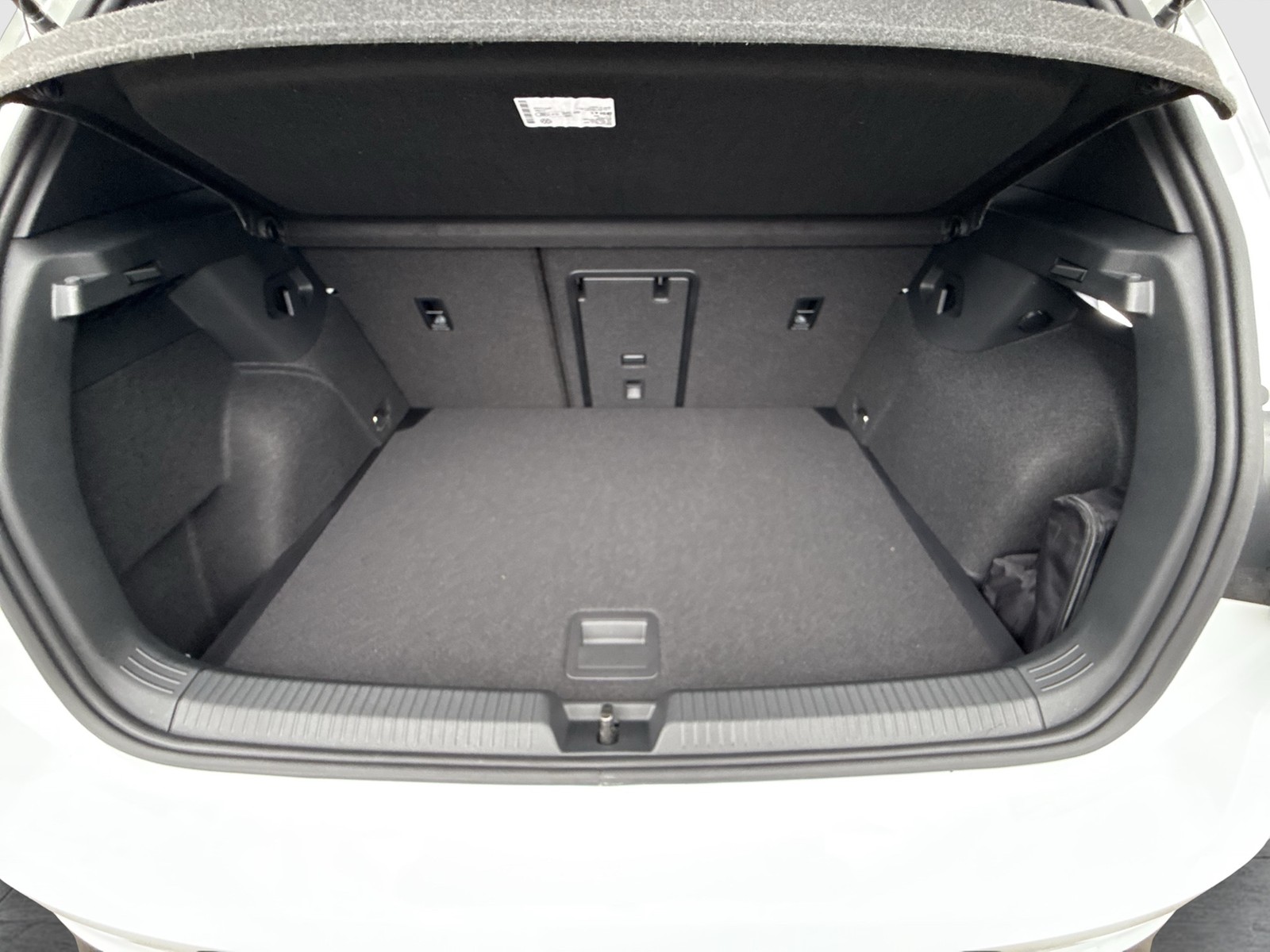 Volkswagen Golf VIII 2.0 R BLACKSTYLE 4X4 FACELIFT ACC LM19