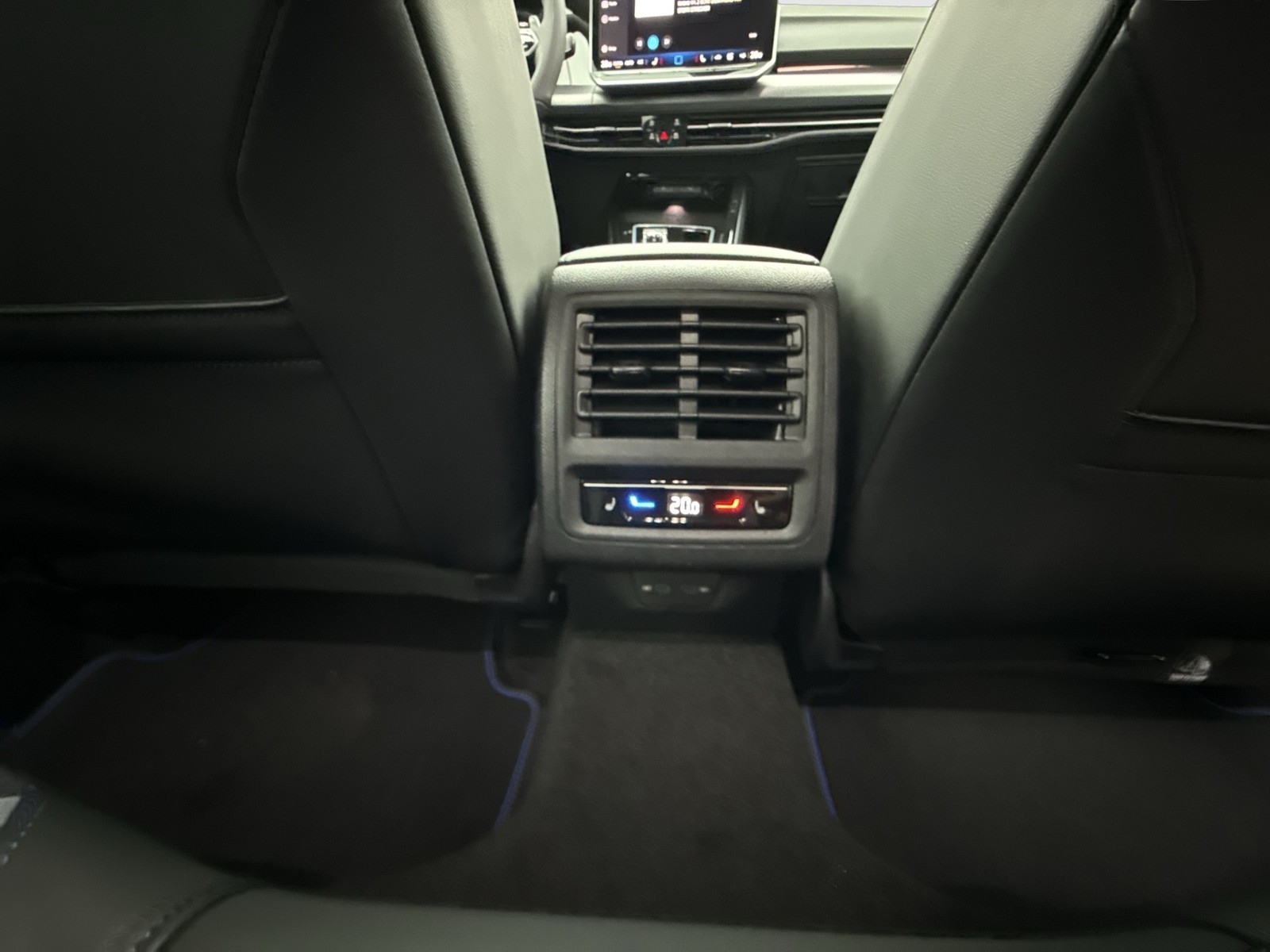 Volkswagen Golf VIII 2.0 R BLACKSTYLE 4X4 FACELIFT ACC LM19