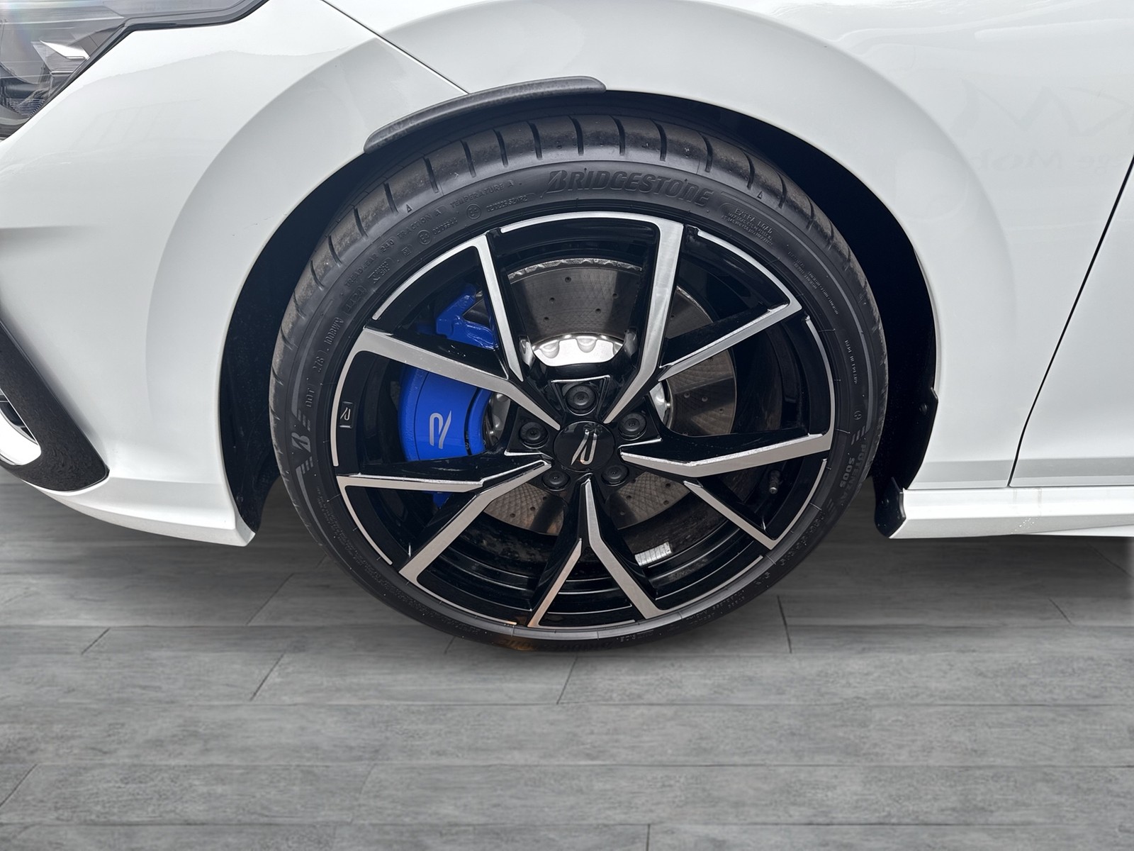 Volkswagen Golf VIII 2.0 R BLACKSTYLE 4X4 FACELIFT ACC LM19