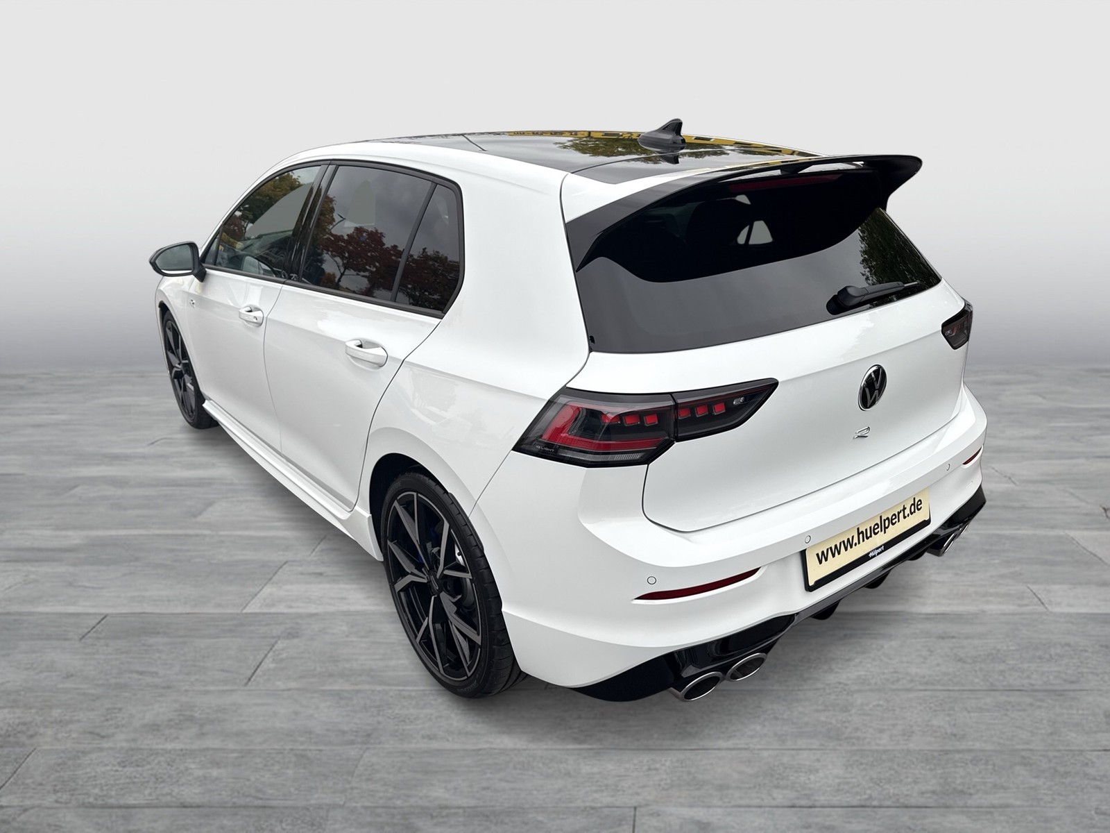 Volkswagen Golf VIII 2.0 R BLACKSTYLE 4X4 FACELIFT ACC LM19