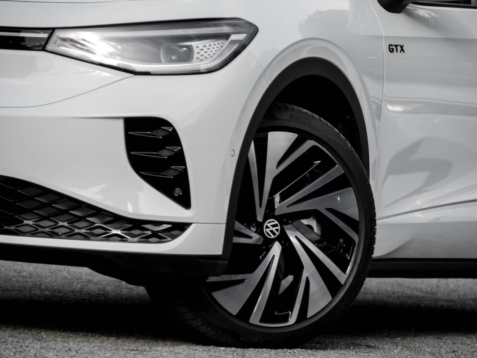 Volkswagen ID.5 GTX 4X4 WÄRMEPUMPE ACC LM21 NAVI SITZHEIZ.