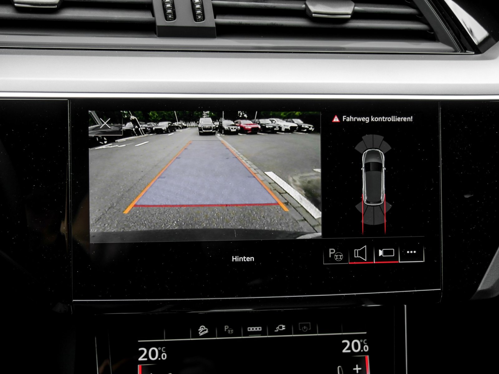 Audi Q8 e-tron 50 quattro advanced AHK CAM B&O LM20